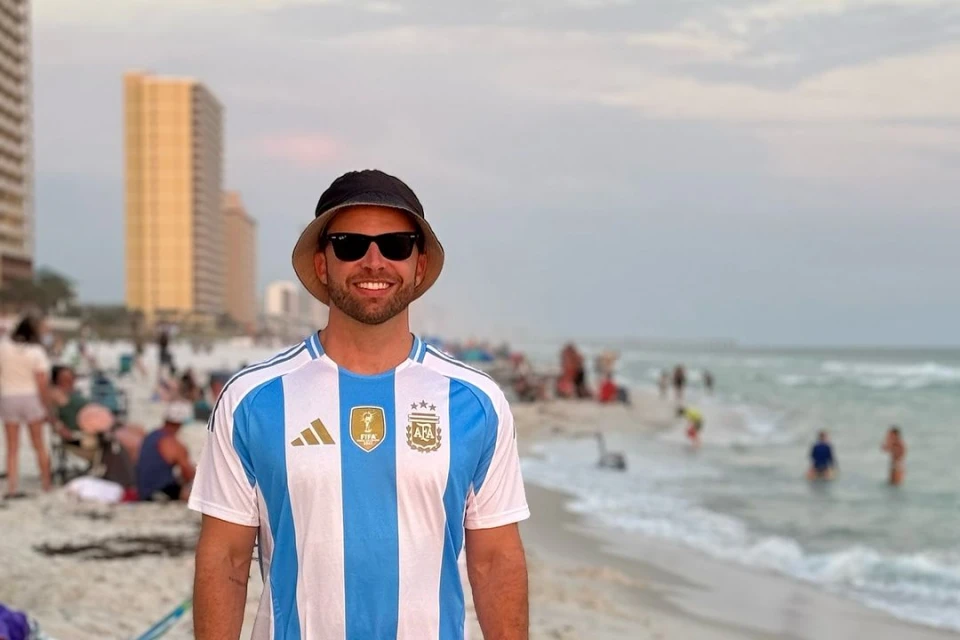 Quién es Dustin Luke, el youtube estadounidense que organiza fiestas para los partidos de Argentina en la Copa América