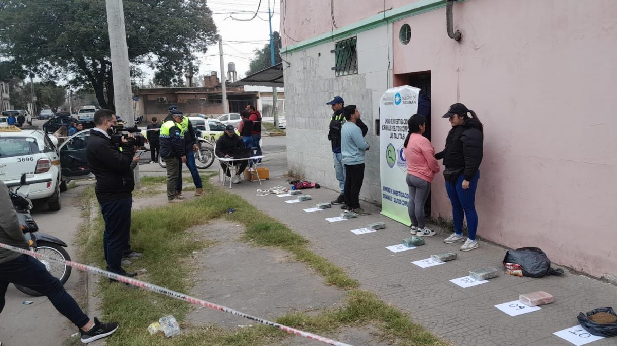 Detuvieron a una mujer que se desplazaba en taxi con más de ocho kilos de marihuana en Tucumán