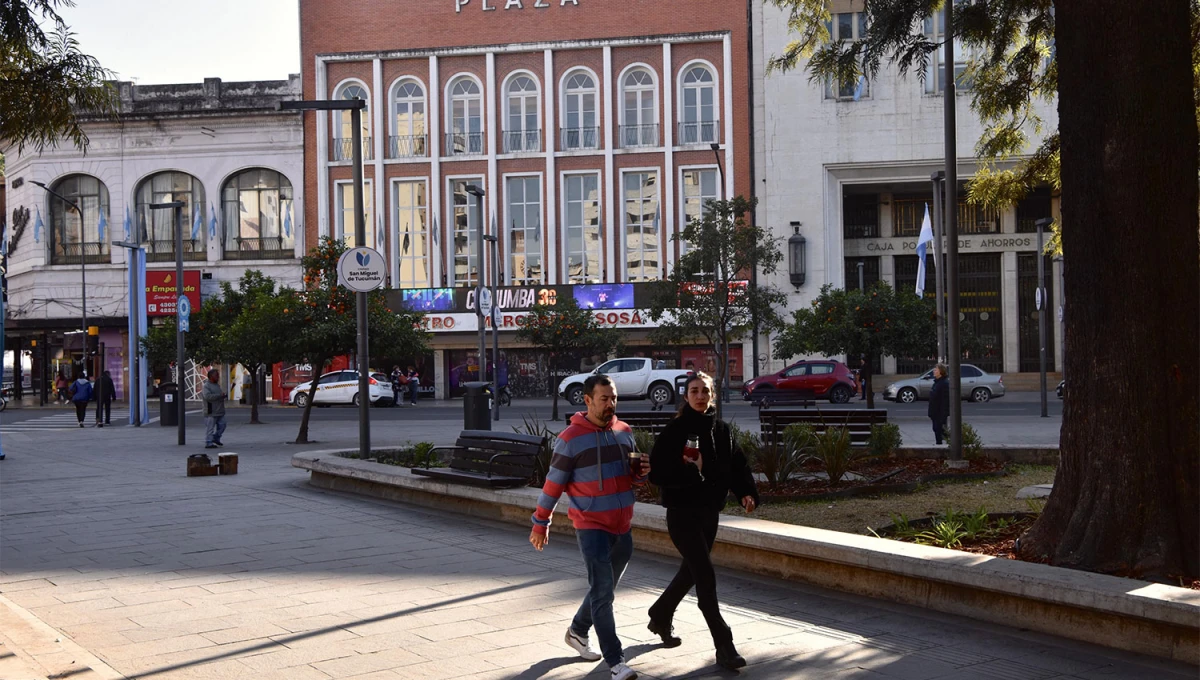 FRESCO Y CÁLIDO. Las mañanas seguirán siendo cada vez más frías mientras que la temperatura subirá al mediodía.