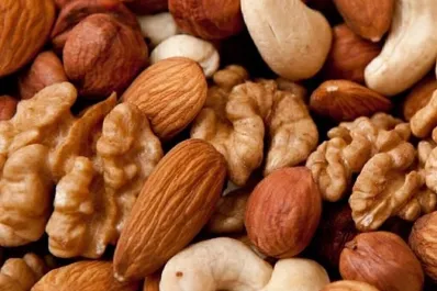 ¿Por qué las nueces y almendras son el snack más saludable?