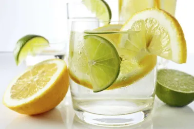 Cómo preparar la infusión a base de limón que calma la mente y favorece el buen descanso