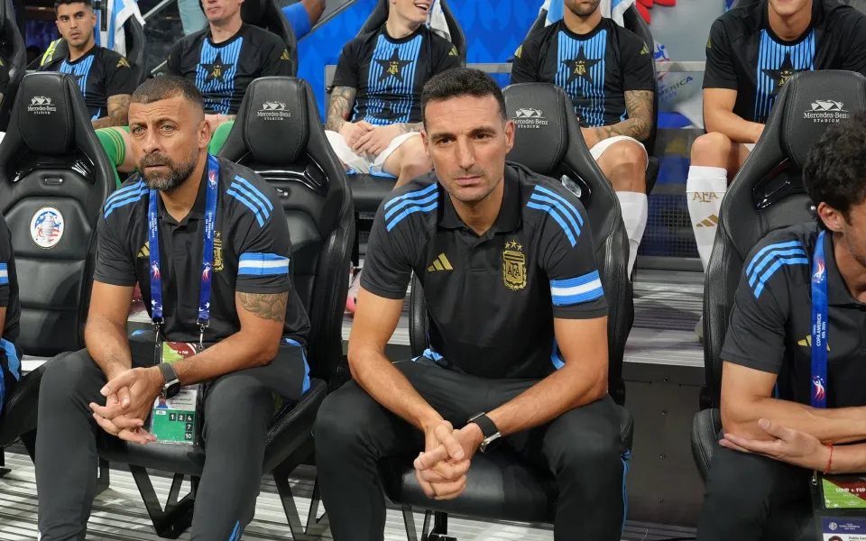 Tras el triunfo de la Selección, Scaloni se quejó del estado de la cancha: No estaba apta, aseguró