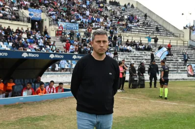 Diego Flores mostró todo su fastidio por la derrota: No hay excusas, dijo el técnico de San Martín de Tucumán