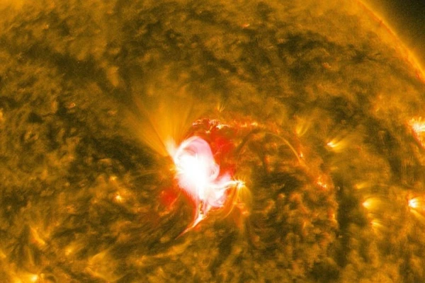 Una mirada al universo: ¿qué le pasa al Sol?