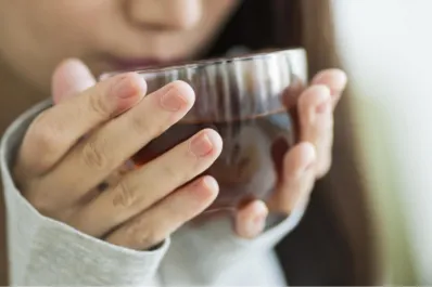Agua de algarroba para bajar de peso: a qué hora consumirla y cómo prepararla