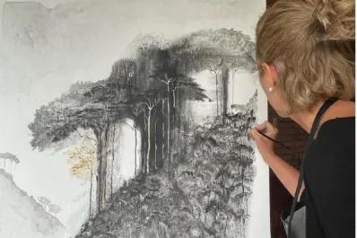 Inaugura la exposición Guardianes silenciosos, de Gillian Paine