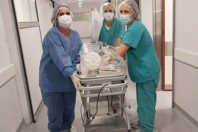 Nacieron cuatrillizos en Córdoba y Javier Milei podría ser el padrino de uno de los bebés