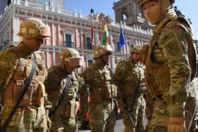 Máxima tensión en Bolivia: los impactantes videos del levantamiento militar