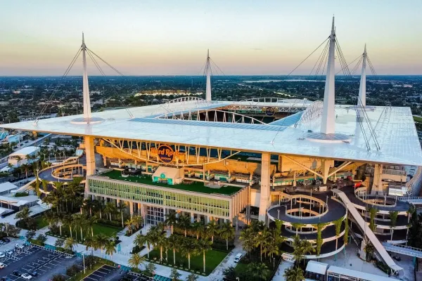 Lionel Scaloni mira con precaución la próxima sede de la Selección: césped natural, clima pesado y Fórmula 1