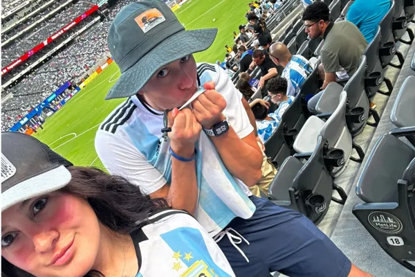 Es tucumana, vive en Estados Unidos y convenció a su novio de cancelar un viaje con su familia para ver la Copa América