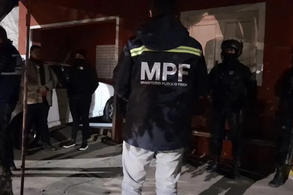 Realizaron 46 allanamientos en Tucumán para desbaratar una banda dedicada a salideras bancarias