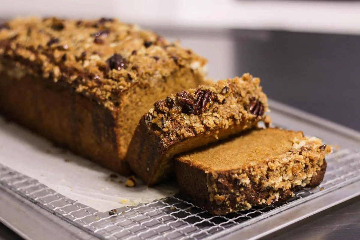 Budín de café y nuez para disfrutar en las meriendas.