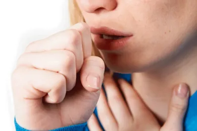 Tos seca en invierno: los mejores remedios y hábitos para calmarla