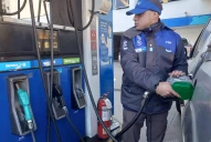 Volvió a subir la nafta y ya acumula un 65 % en el primer semestre: ¿cuánto cuesta llenar el tanque?