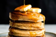 Panqueques de yogurt y banana: una receta sin harinas y sencilla para solucionar el desayuno