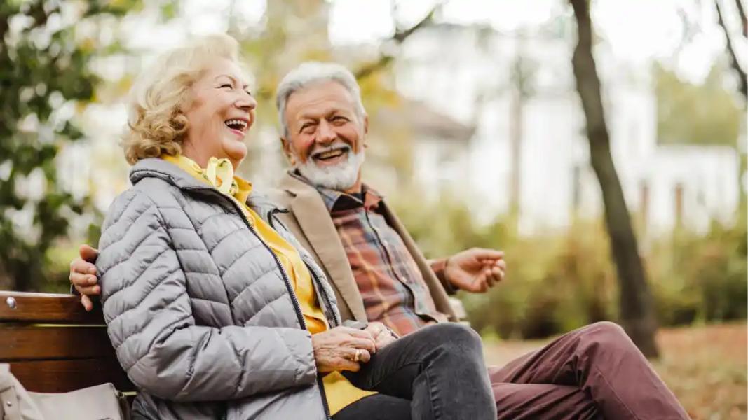 Los 60 años es la edad en que las personas alcanzan la mayor felicidad.