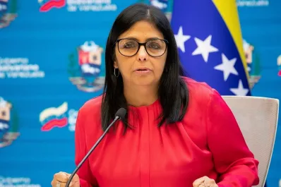 Venezuela: a la vicepresidenta se le desplomó un árbol encima durante el paso de un huracán