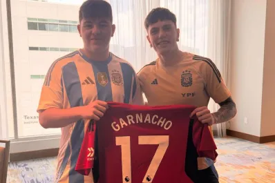 Copa América: el particular regalo que recibió Garnacho en la previa del duelo entre Argentina y Ecuador