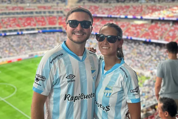 Son tucumanos, viven en Australia, y viajaron 2000 kilómetros en auto para ver a la Selección