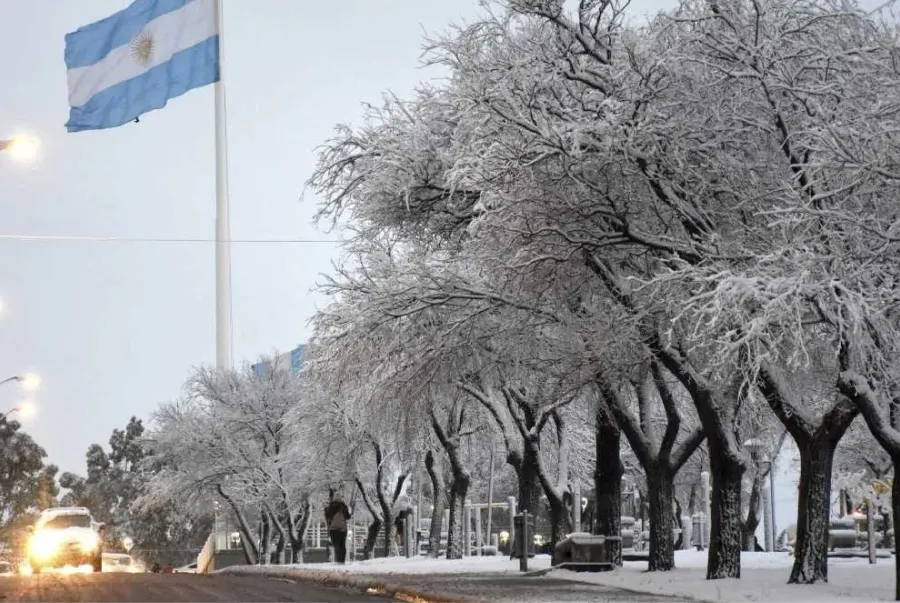 VARIEDAD DE DESTINOS. Opciones de rutas nacionales desde Salta es Neuquén. / AEROLÍNEAS ARGENTINAS.