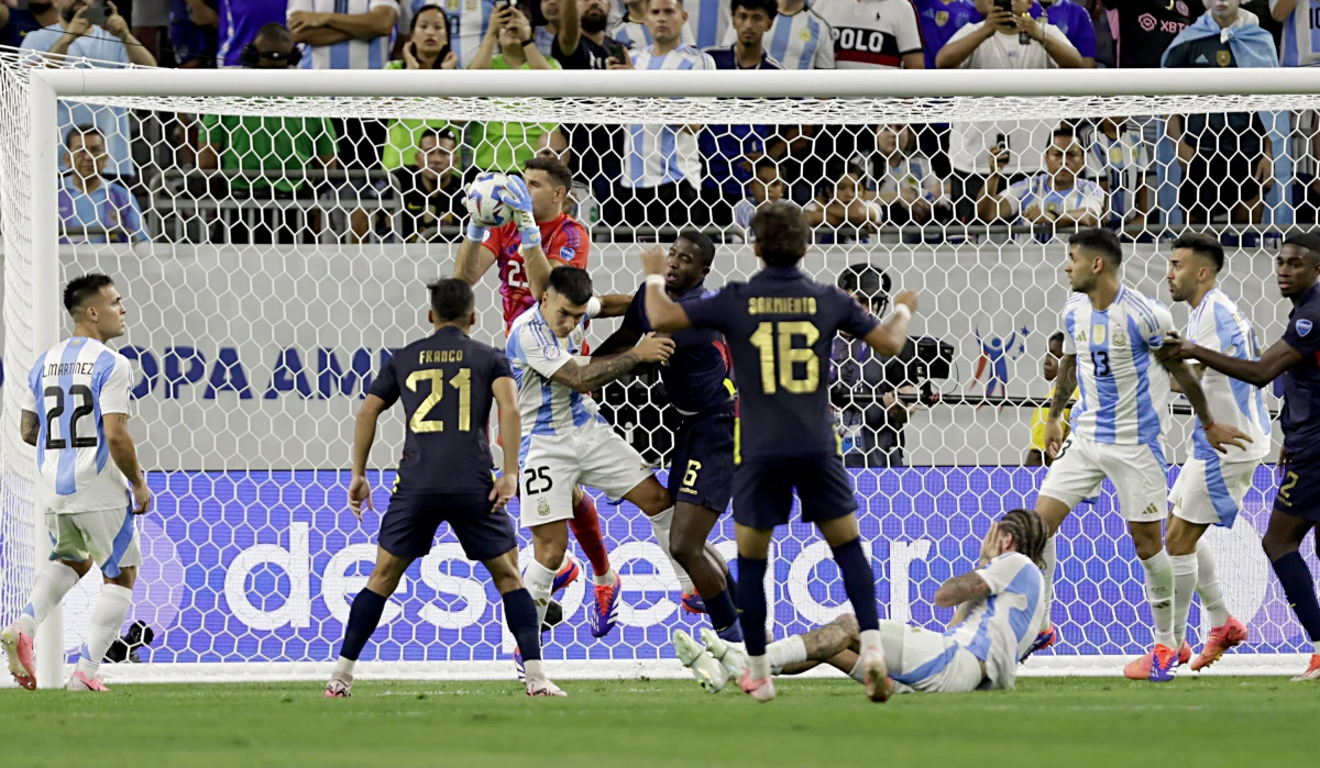 “Dibu” volvió a ser héroe y salvó a la Selección de la eliminación de la Copa América