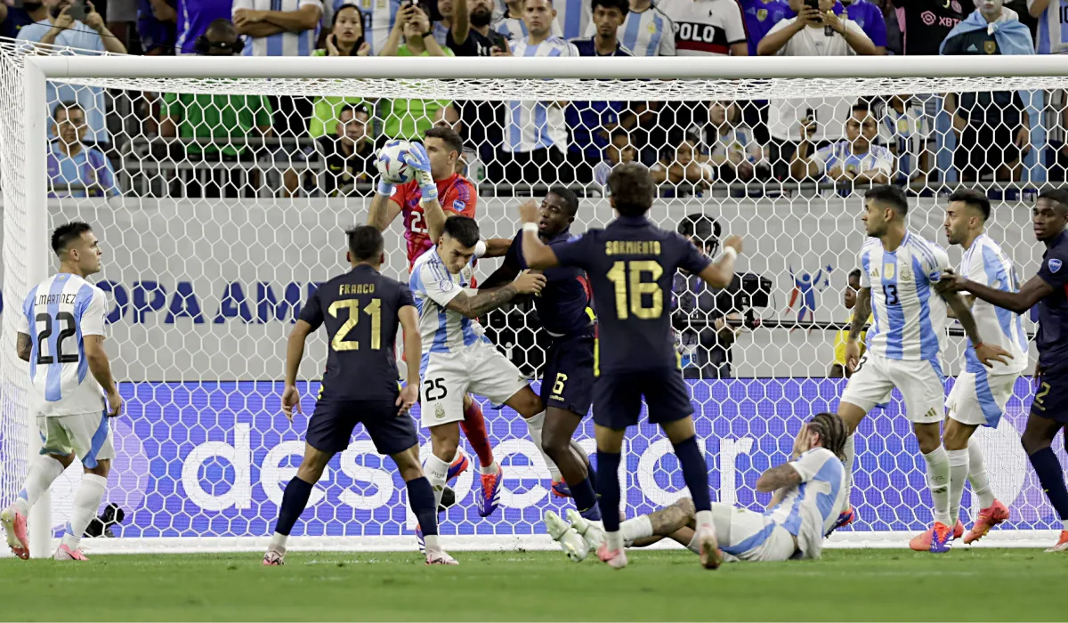 Emiliano Martínez, la gran figura del 1x1 de la victoria de la Selección frente a Ecuador