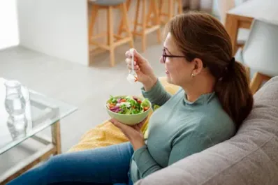 Qué proteína deben consumir las mujeres después de los 50 para vivir mejor