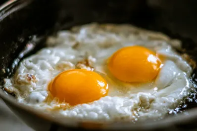 Conocé el ingrediente que da un sabor especial a tus huevos fritos