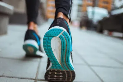 ¿Cómo caminar para adelgazar? El ejercicio cardio ideal para perder peso