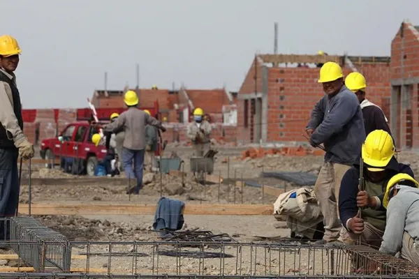 En picada: la industria cayó 14,8% en mayo y la construcción se desplomó 32,6%
