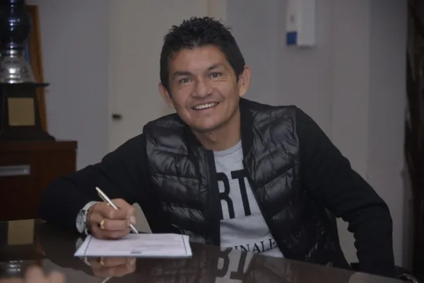 “Pulguita” Rodríguez fue presentado en Atlético Tucumán: “Por fin estamos en casa”