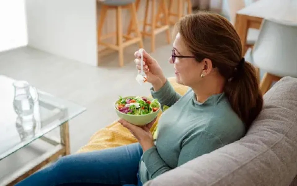 La alimentación y la hidratación son fundamentales para envejecer de forma saludable.