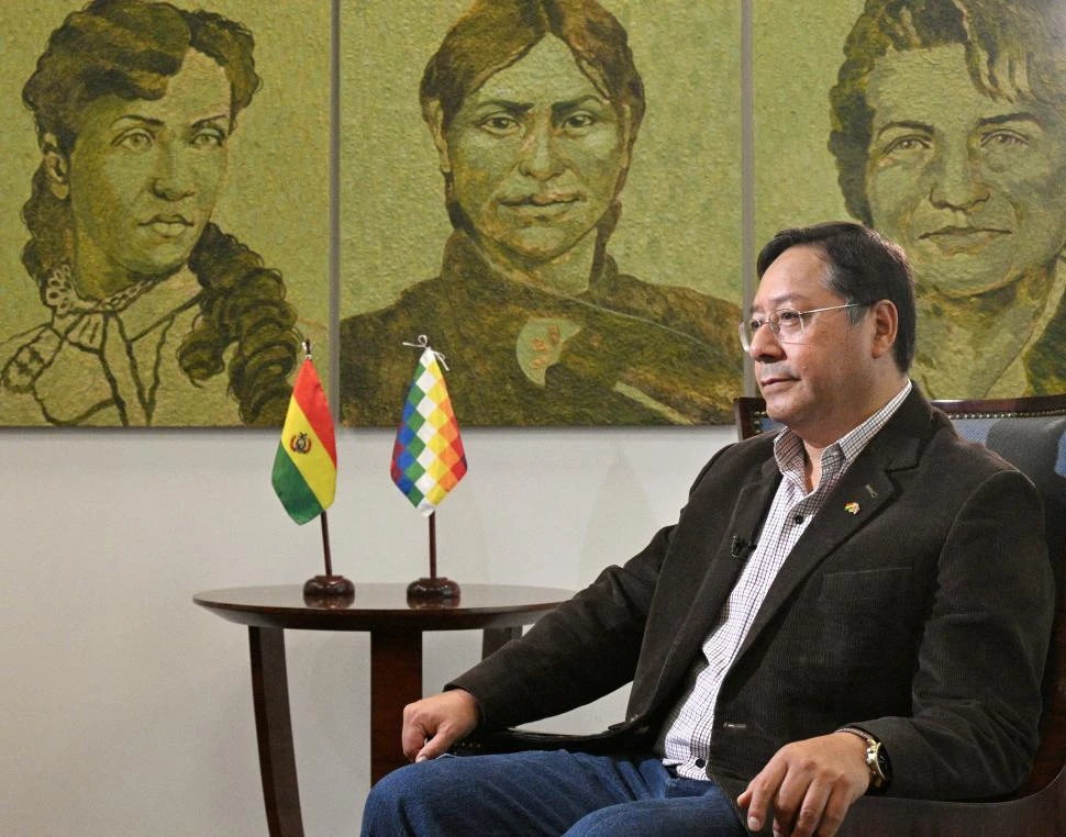 ALIVIO. Arce, en el Palacio de Gobierno, luego del intento de golpe.  