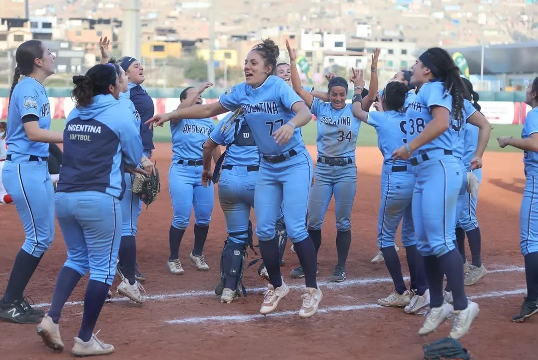 Histórico: con dos tucumanas, Argentina se consagró campeón en el sudamericano femenino de sóftbol
