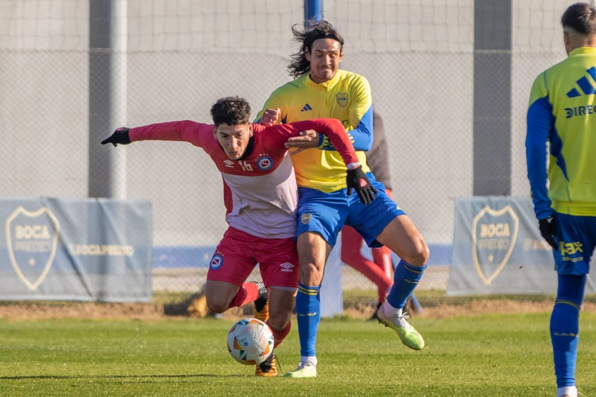 DERROTA. Boca Juniors probó un medio campo alternativo y cayó contra Argentinos 1 a 0.