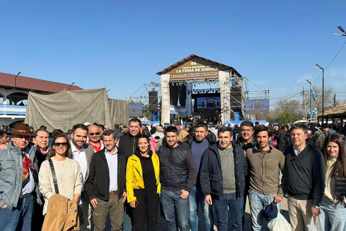 Elecciones en la UCR: dirigentes radicales recorrieron la Feria de Simoca para escuchar a los vecinos