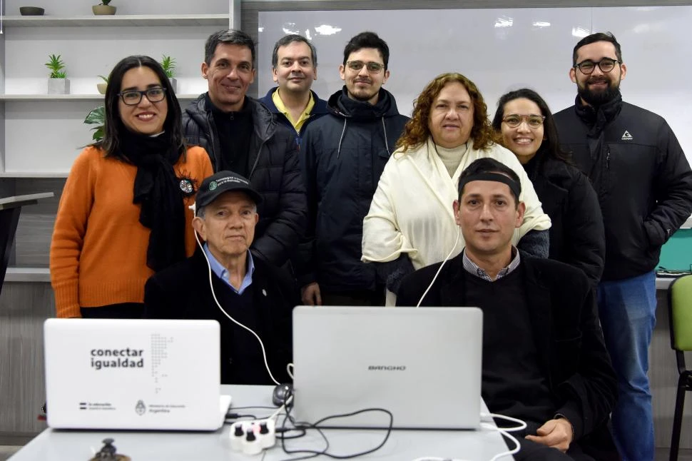 EQUIPO DE TRABAJO. Los profesionales desarrollan el proyecto en la Facultad de Ciencias Exactas de la UNT. 