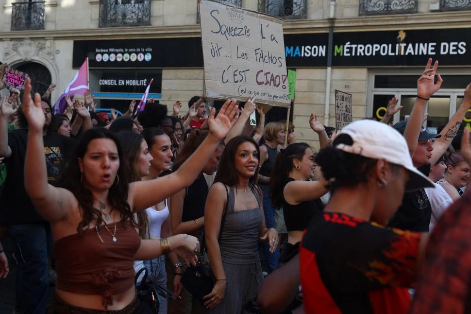 RECHAZO. Marchan contra la extrema derecha convocada por agrupaciones antirracistas.