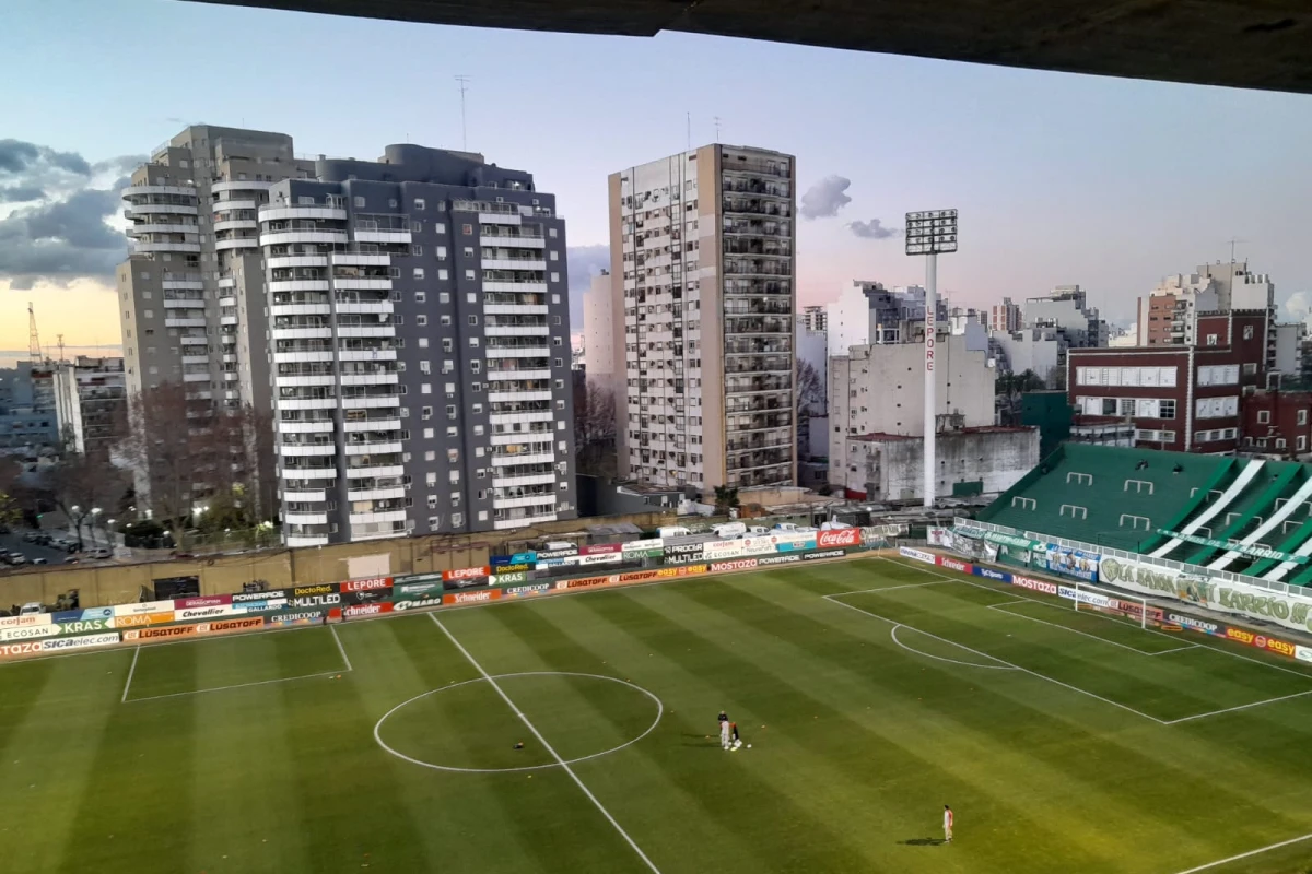 LA CASA DE FERRO. El histórico estadio Arquitecto Ricardo Etcheverri, que tuvo la visita de San Martín de Tucumán.