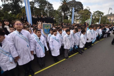 9 de Julio: desafíos y renovación en el acto escolar del día patrio