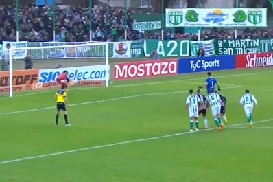 Quiso picar un penal y terminó con un compañero expulsado: la insólita definición del arquero de San Miguel frente a Chacarita