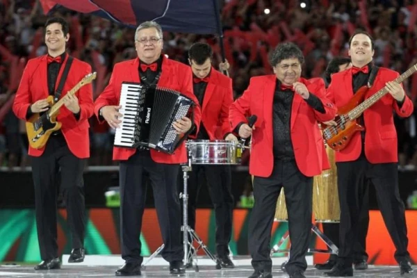 Los Palmeras celebran la independencia con cumbia