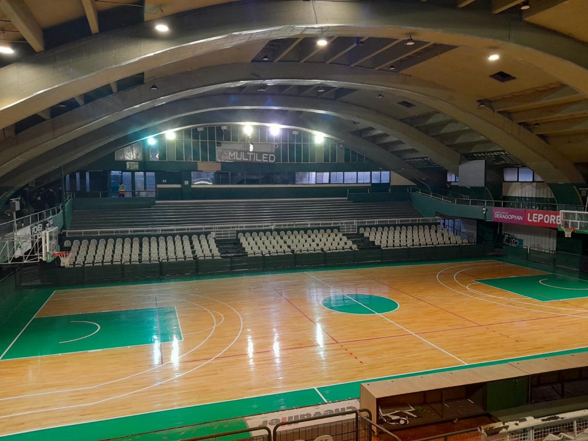 OTRAS DISCIPLINAS. En la casa de Ferro, también se práctica básquet.