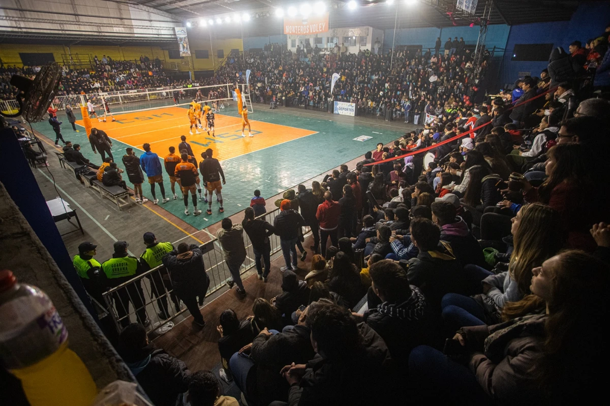 IMPONENTE. El Polideportivo monterizo se luce cuando el vóley es la actividad que se desarrolla. FOTOS PRENSA MONTEROS VÓLEY