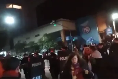 Desalojaron un acto contra Milei en Tucumán y detuvieron a tres personas