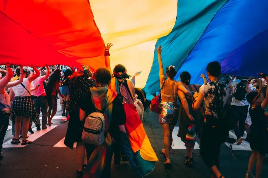 DERECHOS LGBT+. Dos especialistas analizaron la Ley de Identidad de Género. / UNSPLASH.
