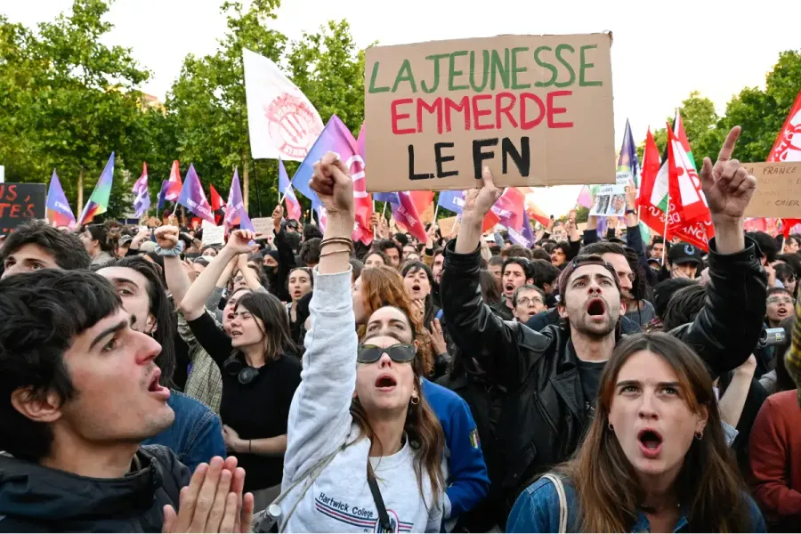 LA JUVENTUD FRANCESA. Los jóvenes inundaron las calles y celebraron los resultados. / INSTAGRAM @nouveau.front.populaire