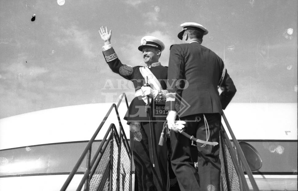 DICTADOR. Juan Carlos Onganía encabezó el desfile en 1966. Días después ordenó el cierre de ingenios.