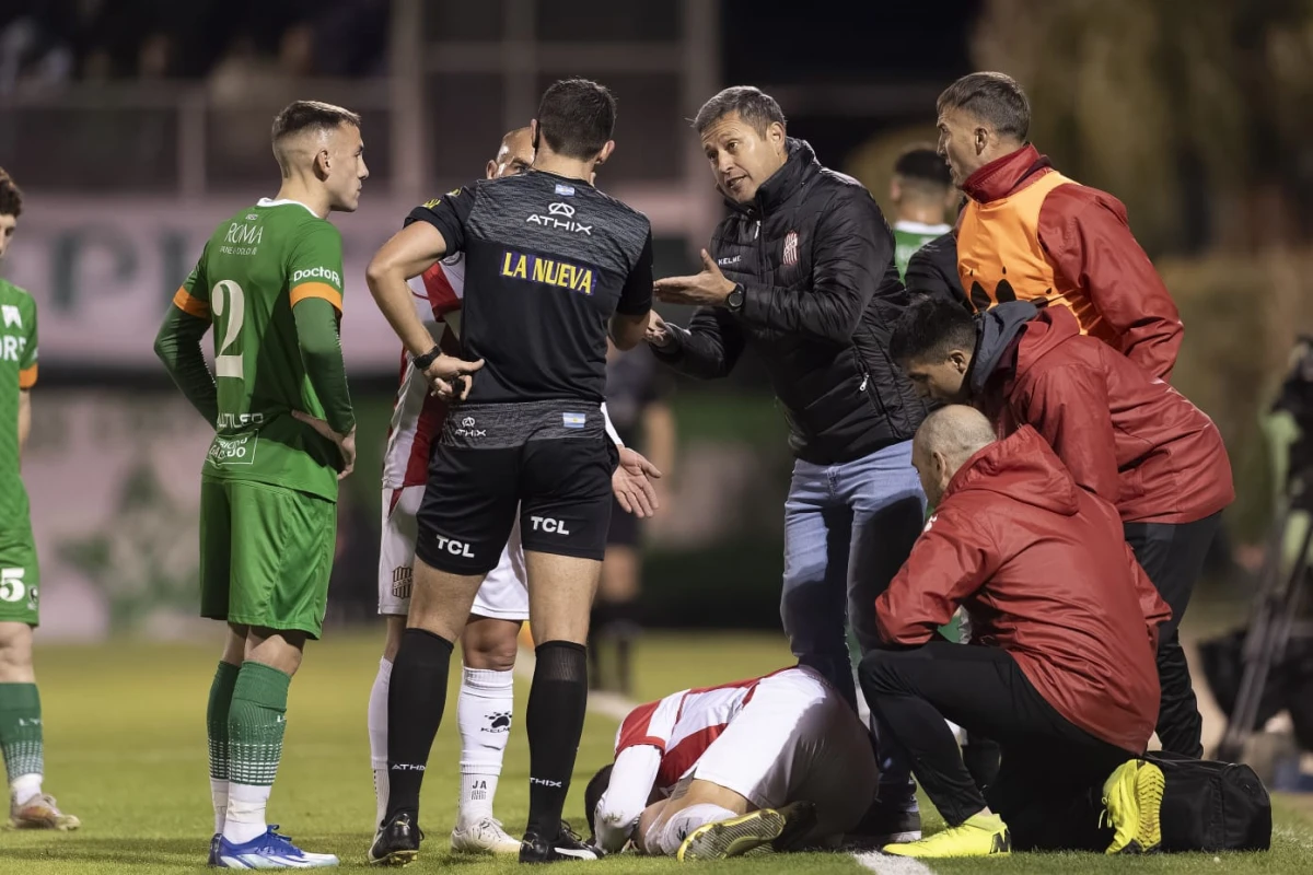 CUESTIONADO. Pese a estar en la segunda posición de la zona A, Flores no encuentra el funcionamiento ideal del equipo.