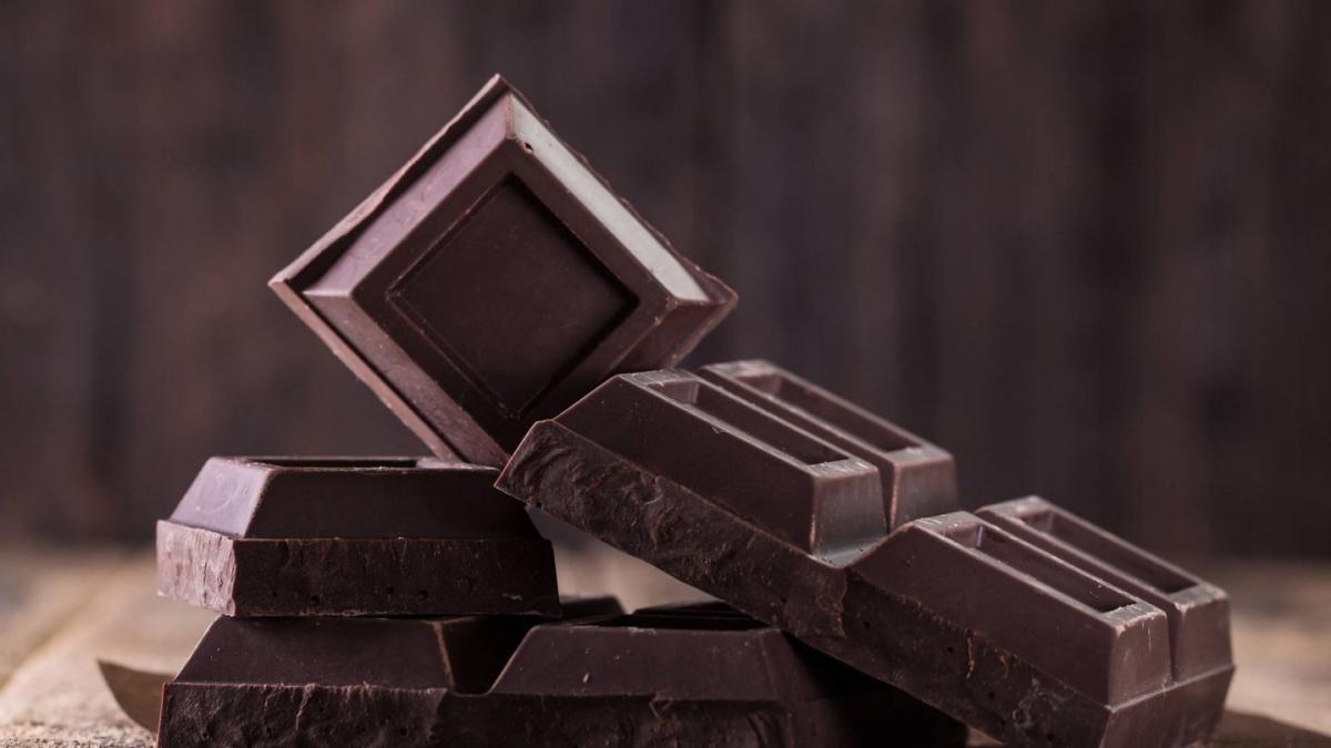 El chcolate negro puede mejorar la salud cardiovascular.